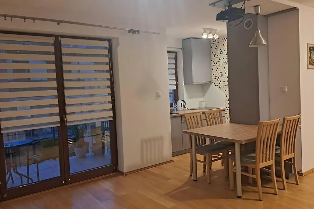 アパート クラクフBianco Apartament Reduta Parkアパートメント ポーランド